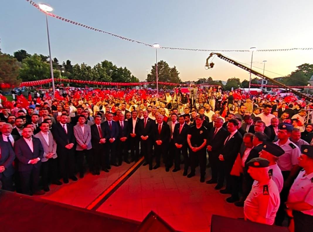 Konya'da 15 Temmuz anmasında birlik mesajı! Meydanı dolduran binler tek ses oldu 3